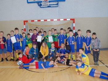 Drugie miejsce w VII Turnieju Mikołajkowym w piłce nożnej halowej chłopców szkół podstawowych w Bochotnicy