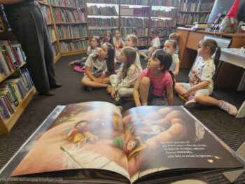 Biblioteka pełna magii! Realizujemy projekt „Uczymy (się) z pasją”