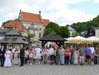 Nasza szkoła zatańczyła Poloneza dla dzieci z DMD!