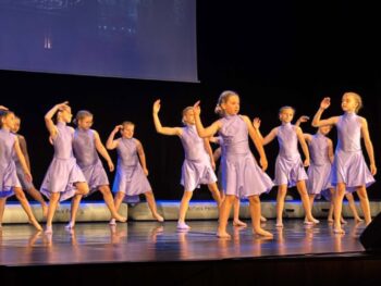Wspaniałe widowisko Teatru Akrobatycznego SUPERNOVA z udziałem naszych uczennic