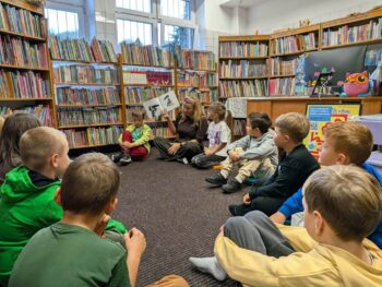 Pierwszoklasiści w Bibliotece Miejskiej